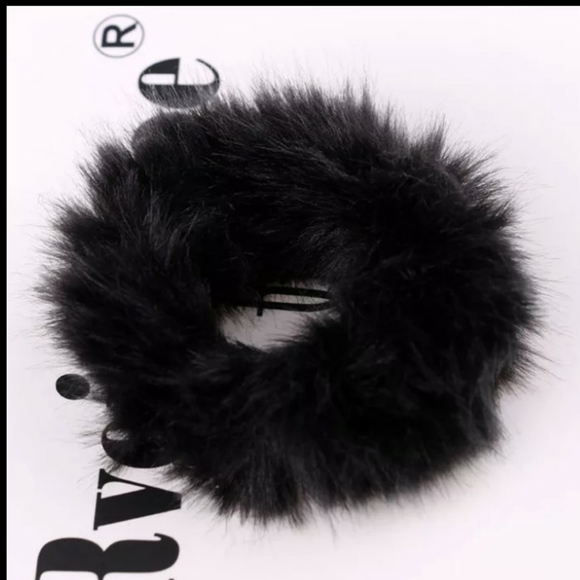 Colorful Furry scrunchies - Picture 7 of 7